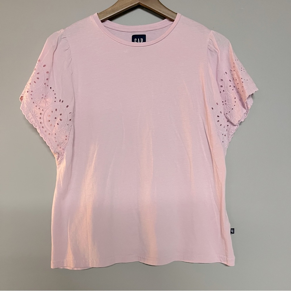 GAP | Eyelet Flutter Short Sleeve Top (M)